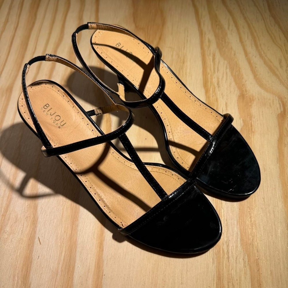 Bijou black patent leather kitten heels‎